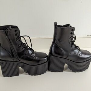YRU Size 8 Platform Boots